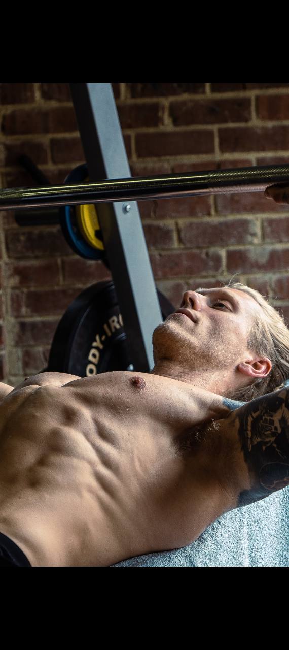 Shannon bench pressing